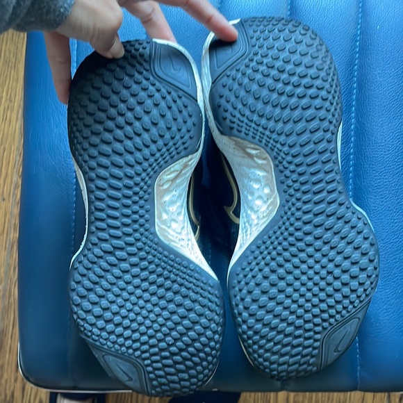 Nike Invincible 2 - Picture 3 of 4